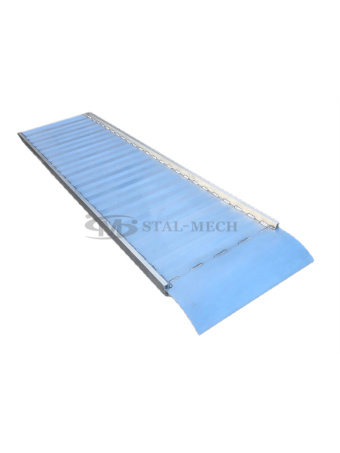 Rampa podjazdowa z aluminium stopowego 6005A o wymiarach 210x105cm z wydłużoną płetwą bez burt Najazd Podest Podjazd inwalidzki Rampa schodowa